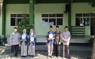 PENYEMATAN MEDALI & PEMBERIAN SERTIFIKAT THE 8 th BELT AND ROAD TEENAGER MAKER CAMP & TEACHER WORKSHOP TAHUN 2024