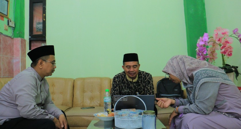 PENDAMPINGAN PENYUSUNAN KURIKULUM SATUAN PENDIDIKAN (KSP) OLEH PENGAWAS SMP DINAS PENDIDIKAN DAN KEBUDAYAAN KABUAPTEN JOMBANG