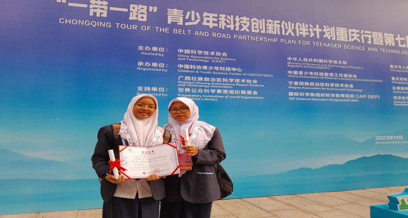 SISWA SMP DARUL ULUM 1 UNGGULAN PETERONGAN JOMBANG   MERAIH PENGHARGAAN INTERNASIONAL